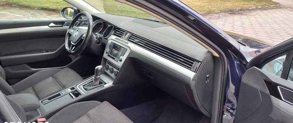 Volkswagen Passat cena 57800 przebieg: 232000, rok produkcji 2017 z Lubawa małe 596